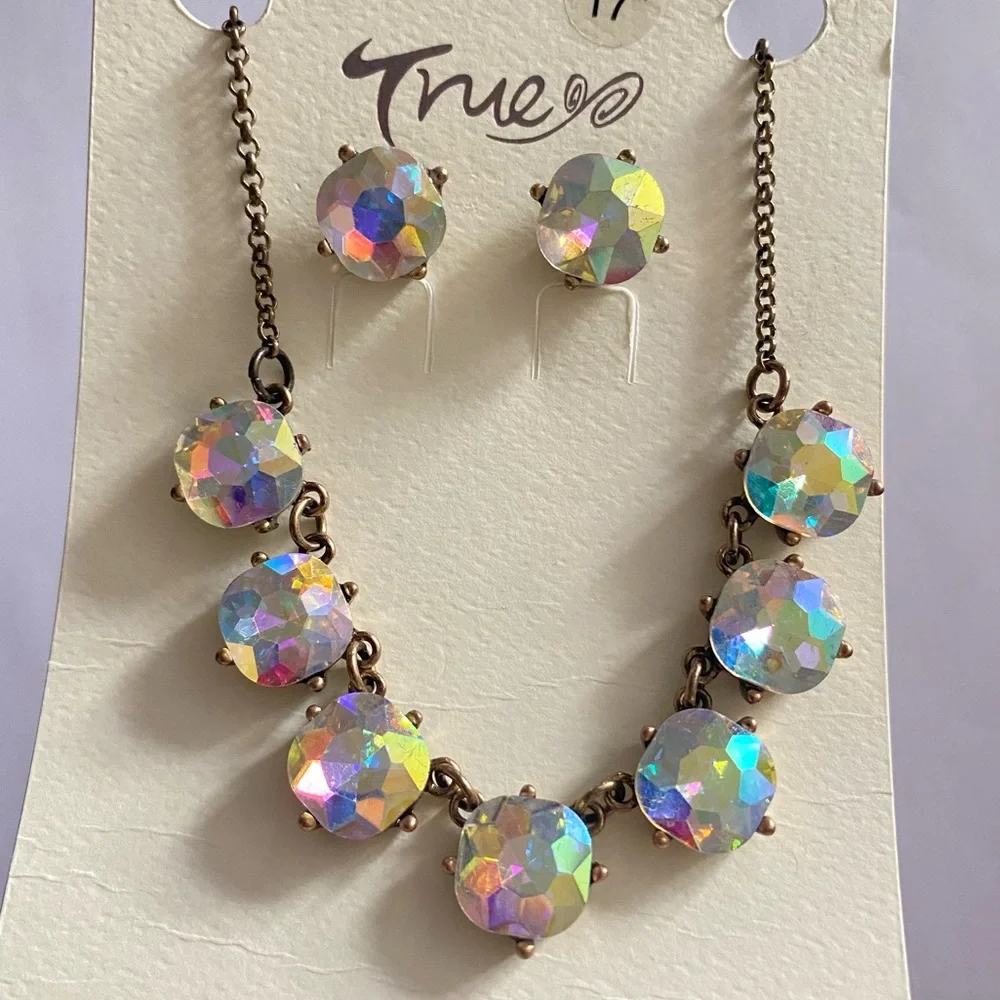 Aurora Borealis Facetted Rhinestone Glass Necklace And Earrings Set Iridescent